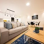 Sea View In The Center With Free Parking 아파트