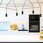 Sea View In The Center With Free Parking 아파트