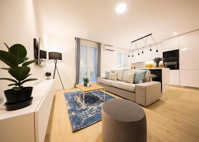 Apartment Sea View In The Center With Free Parking *