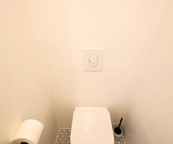 Apartment Sea View In The Center With Free Parking